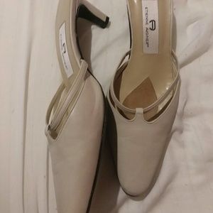 Eitienne Aigner heels